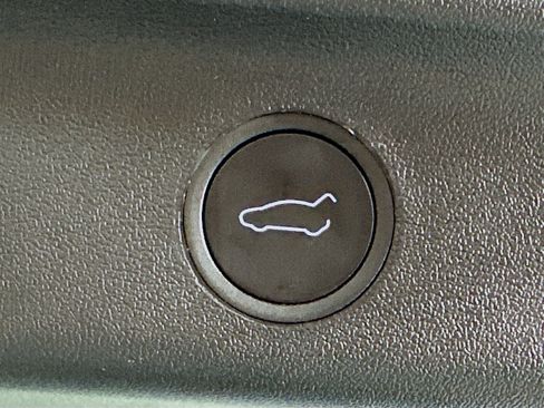 Used 2025 Tesla Model Y Long Range RWD image 29