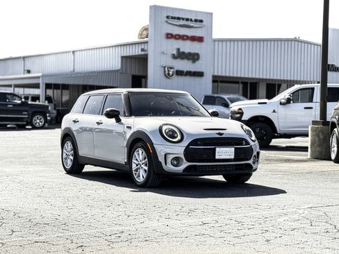 Used 2022 MINI Cooper Clubman S w/ Premium Package image 3
