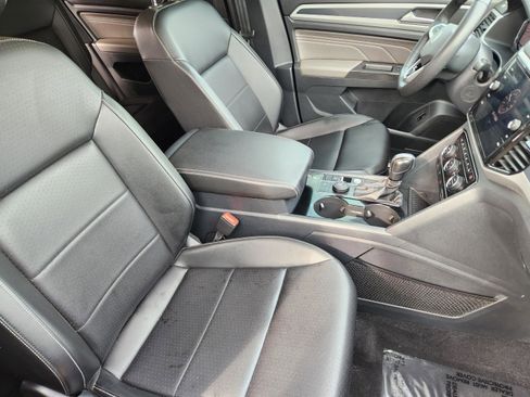 Used 2023 Volkswagen Atlas SEL R-Line image 6