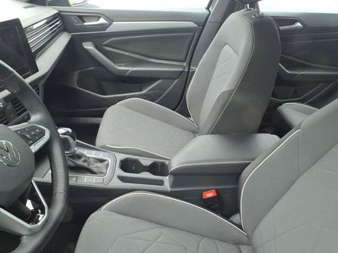 Used 2025 Volkswagen Jetta Sport FWD image 5