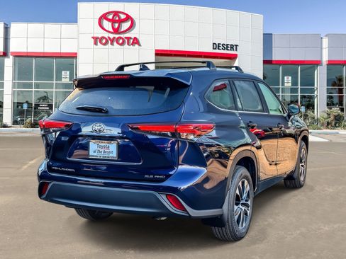 New 2026 Toyota Highlander XLE image 7