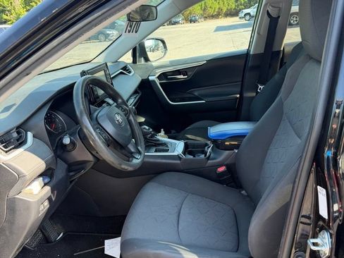 Used 2020 Toyota RAV4 XLE FWD image 15