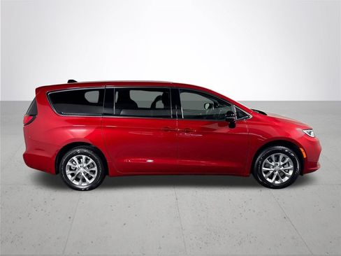 New 2026 Chrysler Pacifica Select AWD/4WD image 5