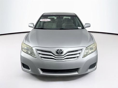 Used 2011 Toyota Camry image 6
