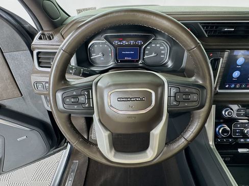 Used 2021 GMC Yukon Denali w/ Denali Premium Package AWD/4WD image 13