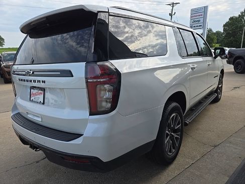 Used 2023 Chevrolet Suburban Z71 w/ Luxury Package AWD/4WD image 12