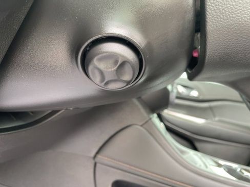 Used 2023 GMC Acadia AT4 w/ Technology Package image 33