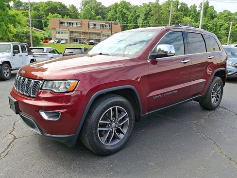 Certified 2017 Jeep Grand Cherokee Limited AWD/4WD image 3