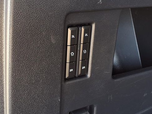 Used 2024 Ford Expedition XLT image 30