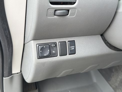 Used 2010 Nissan Frontier SE AWD/4WD image 13