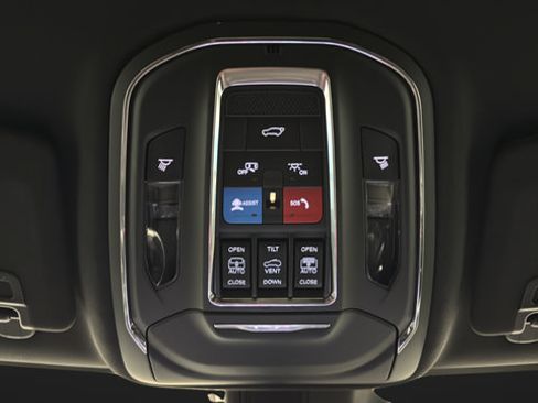 Used 2024 Jeep Grand Cherokee Limited w/ Luxury Tech Group II AWD/4WD image 32