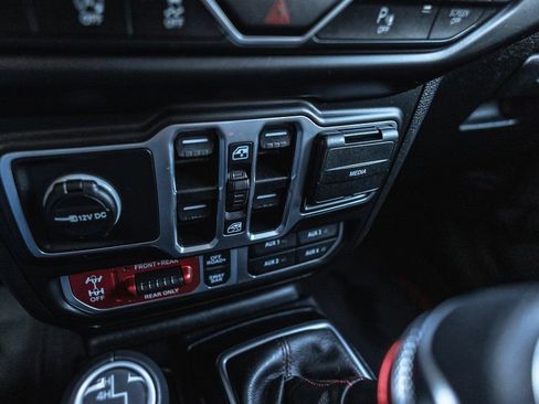 Used 2021 Jeep Wrangler Unlimited Rubicon w/ Uconnect 4C Nav & Sound Group image 16