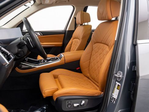 Certified 2025 BMW X7 xDrive40i w/ Premium Package image 17