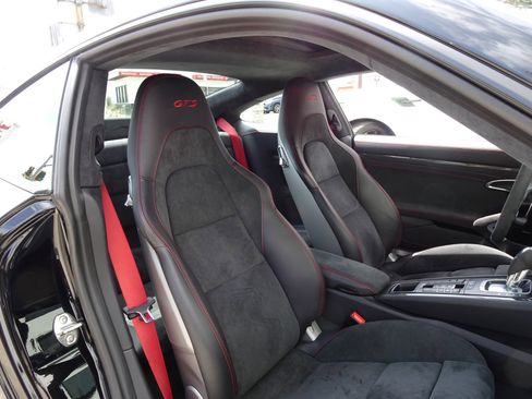 Used 2017 Porsche 911 Carrera GTS w/ GTS Interior Package RWD image 19
