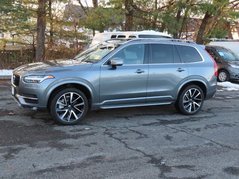Used 2018 Volvo XC90 T6 Momentum w/ Convenience Package image 2