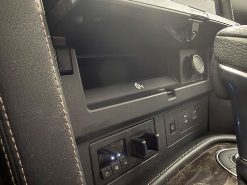 Used 2021 Nissan Armada Platinum w/ Captain's Chairs Package RWD image 29