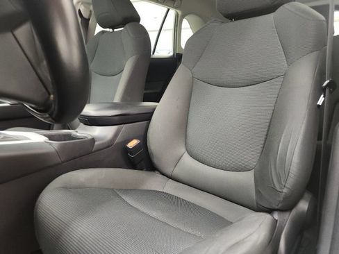 Used 2022 Toyota RAV4 LE FWD image 13