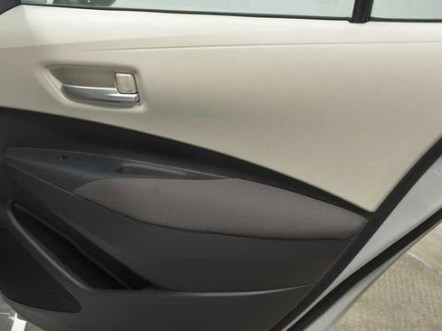 Used 2021 Toyota Corolla LE image 14