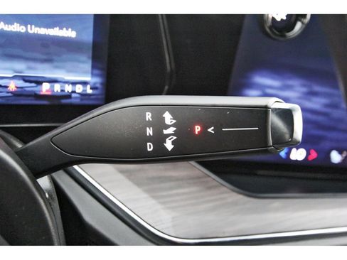 Used 2025 Chevrolet Suburban LT AWD/4WD image 19
