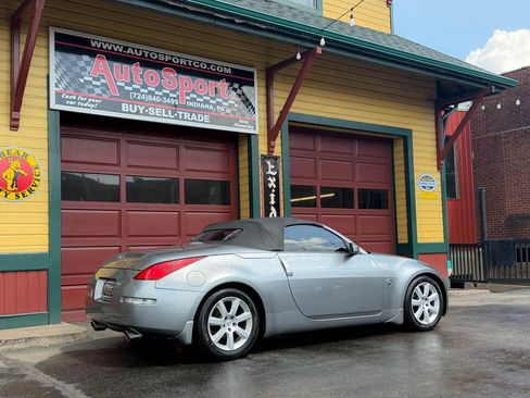 Used 2004 Nissan 350Z Enthusiast RWD image 5