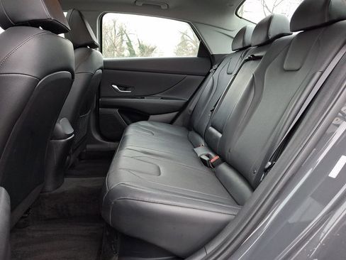 Used 2023 Hyundai Elantra Limited image 10