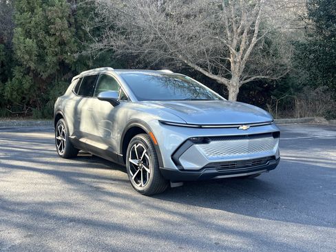 New 2026 Chevrolet Equinox EV LT AWD/4WD image 2
