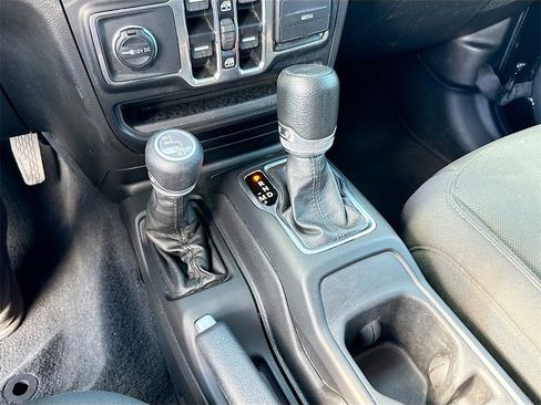 Used 2023 Jeep Gladiator Sport image 17