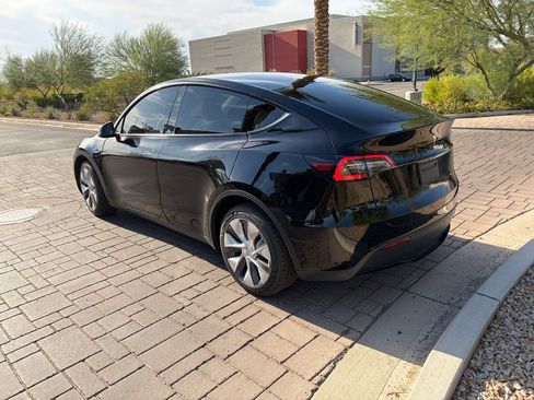 Used 2023 Tesla Model Y Long Range AWD/4WD image 4