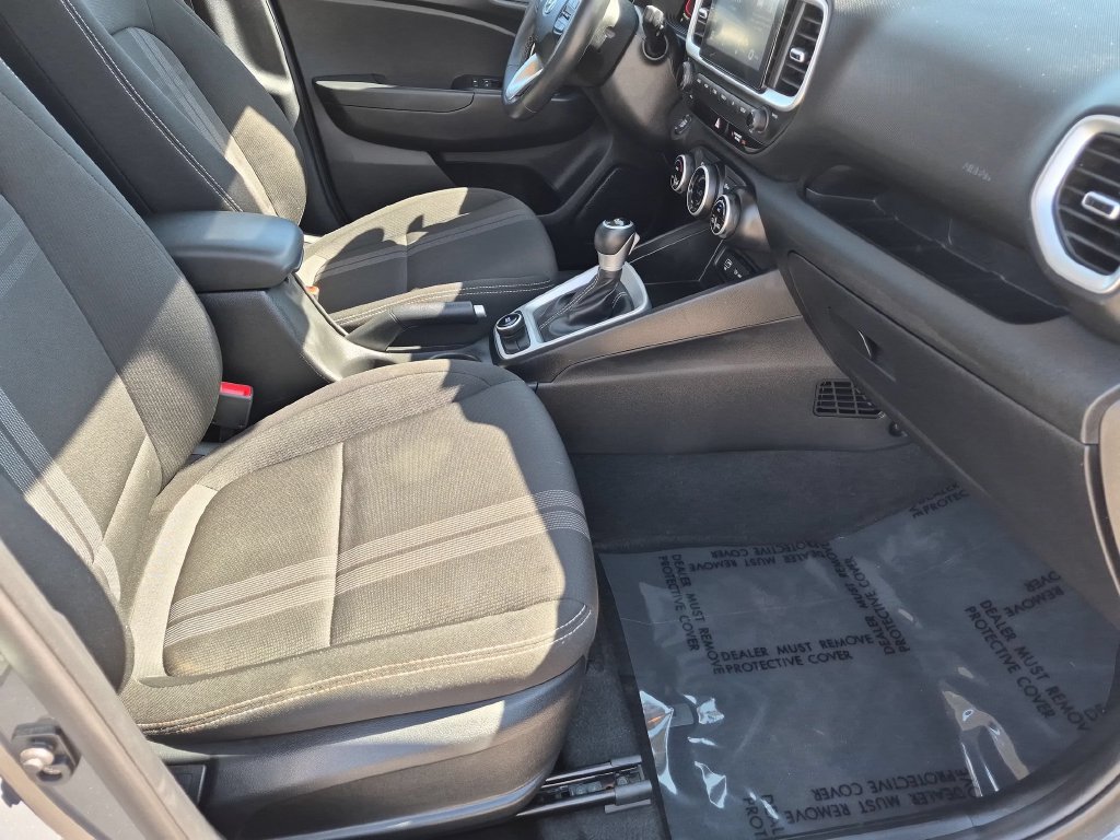 Used 2025 Hyundai Venue SEL FWD image 29