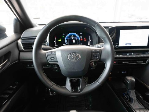 Used 2025 Toyota Camry SE image 21