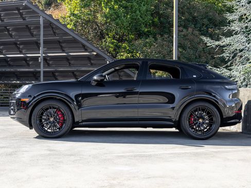 Certified 2025 Porsche Cayenne GTS AWD/4WD image 2