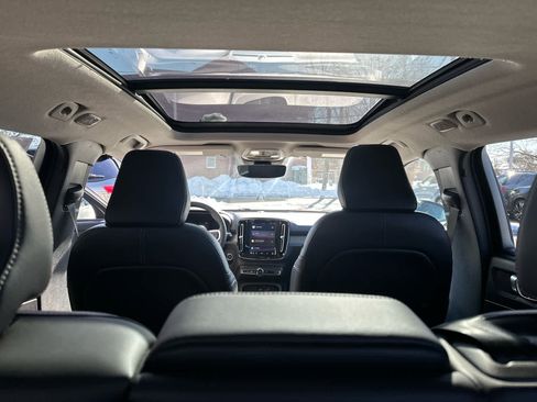 Used 2023 Volvo XC40 B5 Plus w/ Climate Package image 15