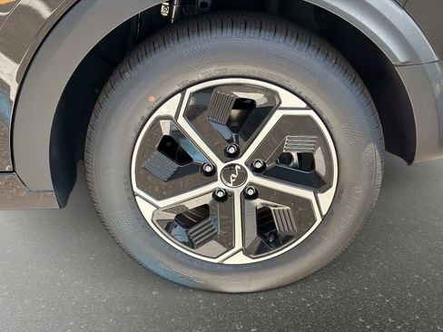 New 2026 Kia Niro EX FWD image 9