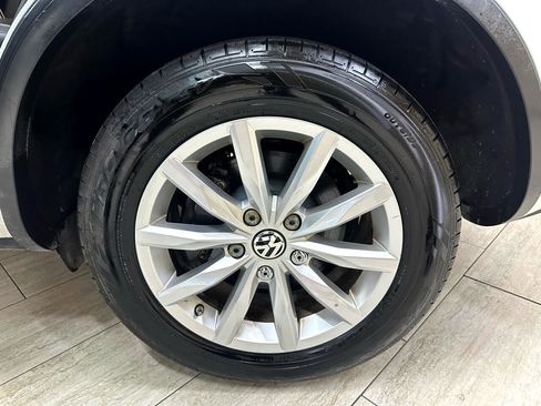 Used 2015 Volkswagen Touareg Sport image 31