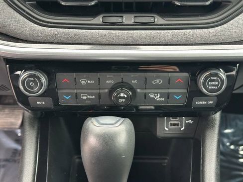 Used 2023 Jeep Compass Latitude w/ Convenience Group AWD/4WD image 17