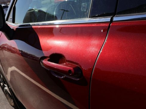 Used 2021 Toyota Highlander XLE image 10