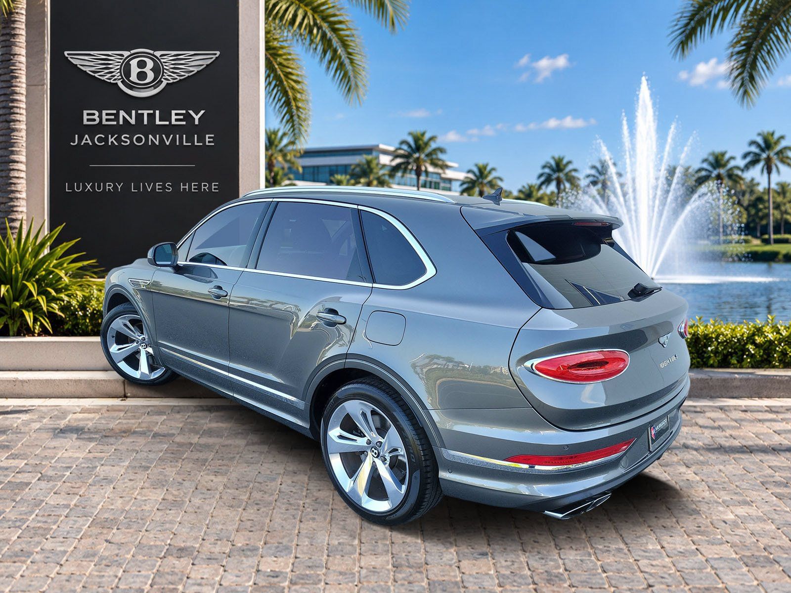 Certified 2023 Bentley Bentayga Plug-In Hybrid AWD/4WD image 2
