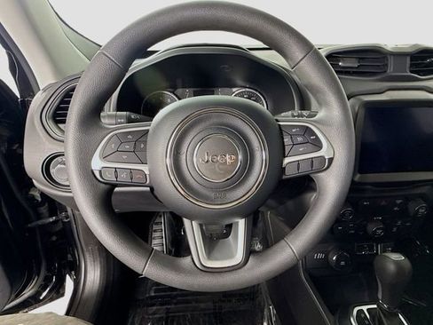 Used 2023 Jeep Renegade Latitude image 11