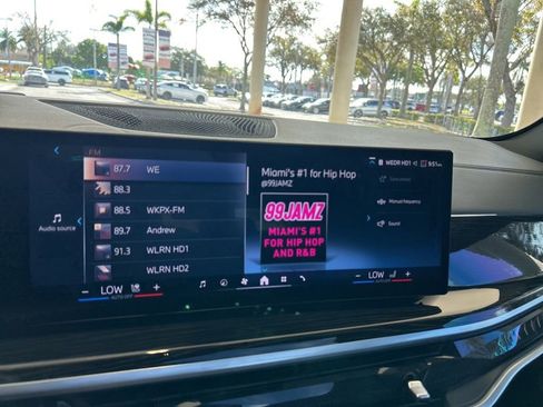 Used 2024 BMW X5 sDrive40i w/ M Sport Package image 11