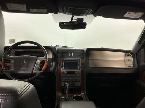 Used 2011 Lincoln Navigator Ultimate image 18