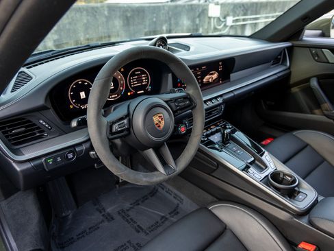 Certified 2025 Porsche 911 Carrera image 4