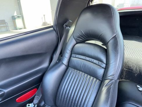 Used 2000 Chevrolet Corvette Coupe w/ Roof Pkg image 42