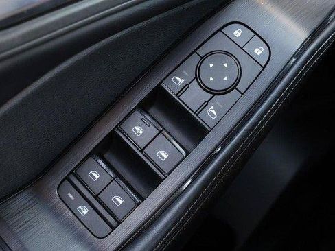 Used 2025 Nissan Rogue SV AWD/4WD image 17