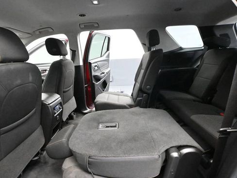 Used 2021 Chevrolet Traverse LT FWD image 37