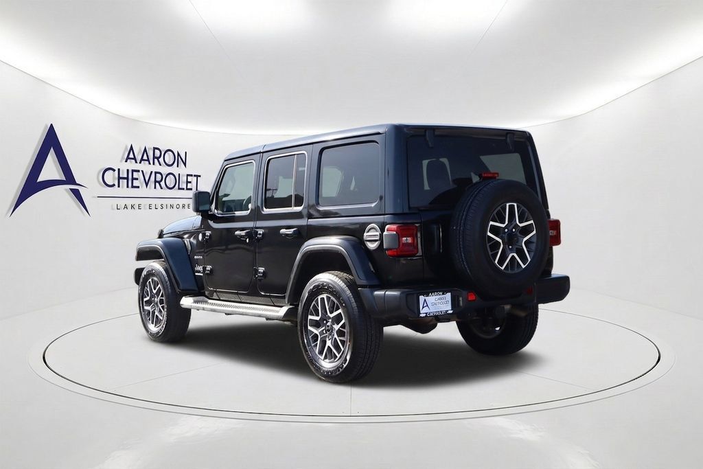 Used 2024 Jeep Wrangler Unlimited Sahara AWD/4WD image 7
