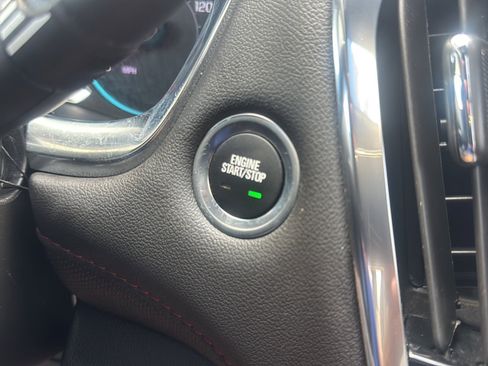 Used 2023 Chevrolet Traverse RS AWD/4WD image 37