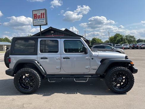 Used 2021 Jeep Wrangler Sport image 5