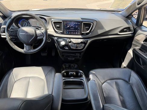Used 2020 Chrysler Pacifica Touring-L w/ Advanced Safetytec Group AWD/4WD image 12