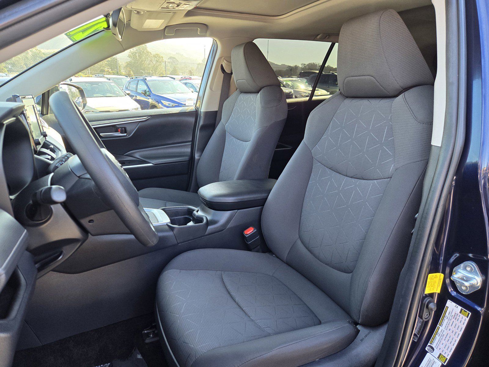 Used 2021 Toyota RAV4 XLE w/ Convenience Package FWD image 15
