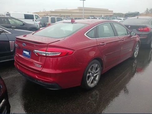 Used 2019 Ford Fusion Titanium image 2